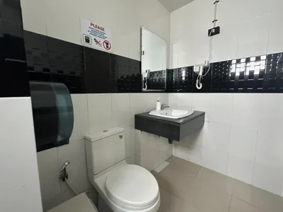By the Beach Hostel – Photos 12